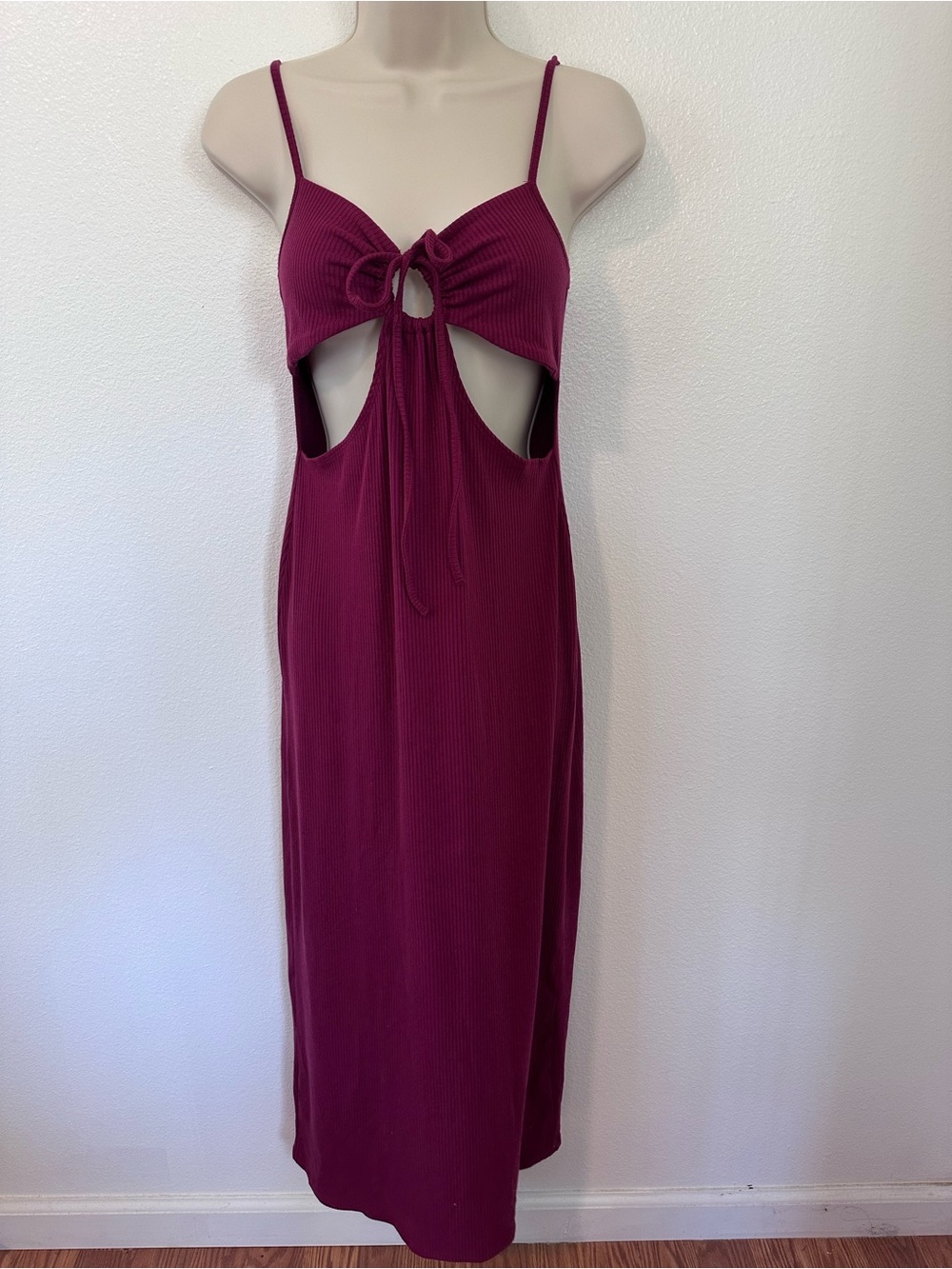 L Space Sleeveless Tie-Front Cutout Midi Naomi Dress in Berry
